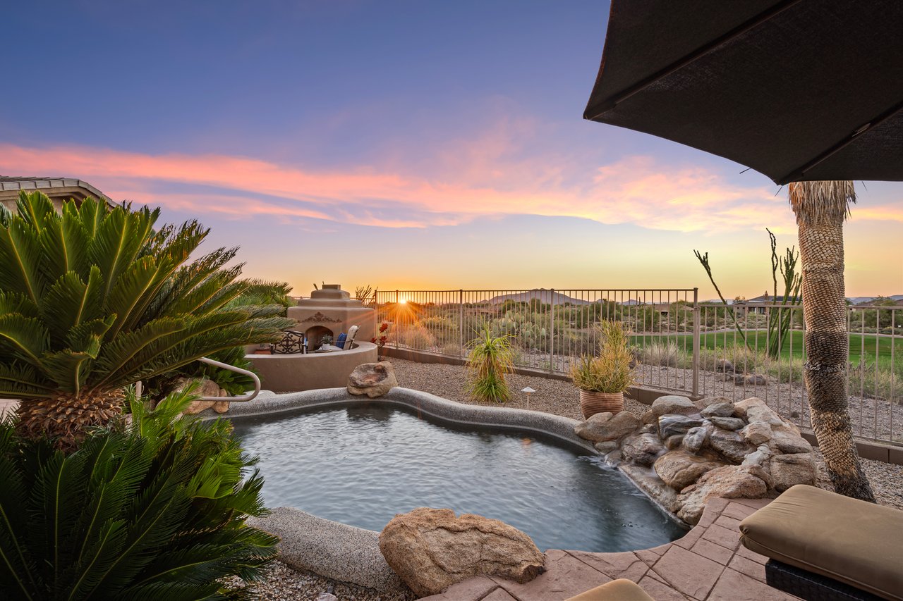 9812 E ROADRUNNER Drive