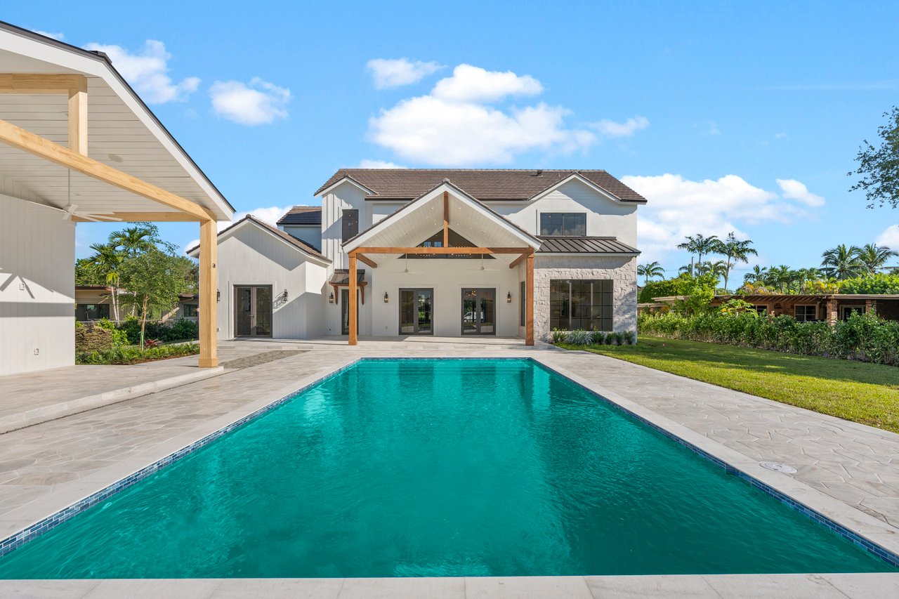 Beautiful Modern Farmhouse in Glenvar Heights