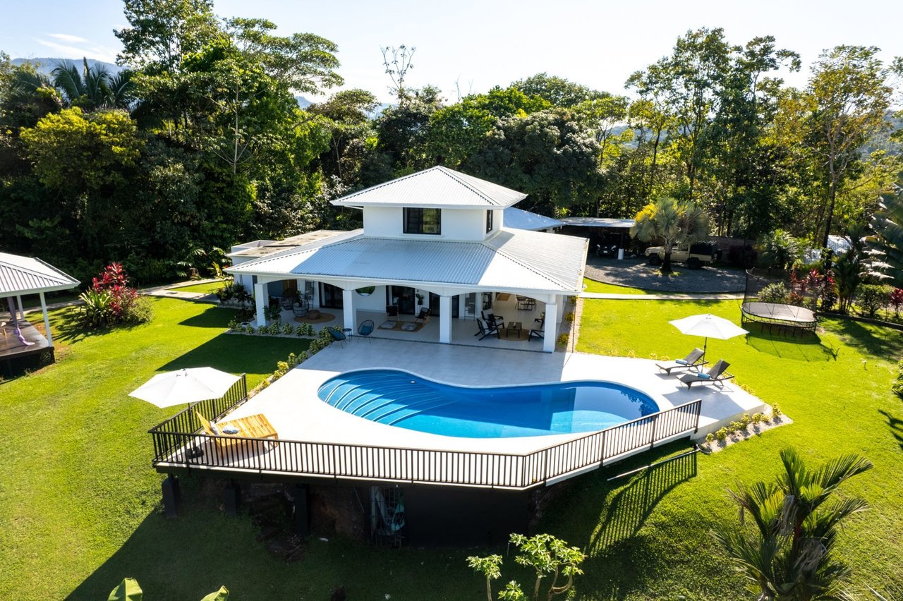 Modern Mountain Pool Home, Ojochal, Puntarenas