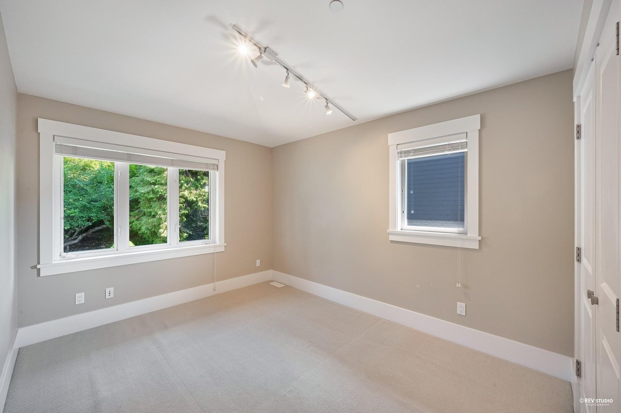 1141 Lawson Ave