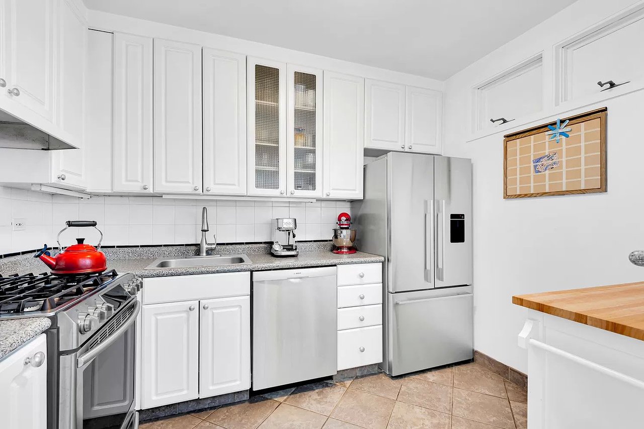 420 E 72nd St, #20D