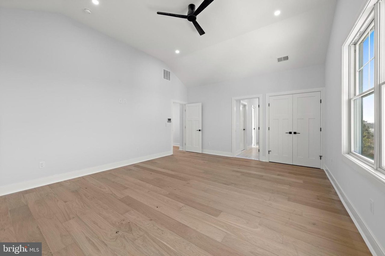 	352 N 5th St, Surf City Boro, NJ 08008