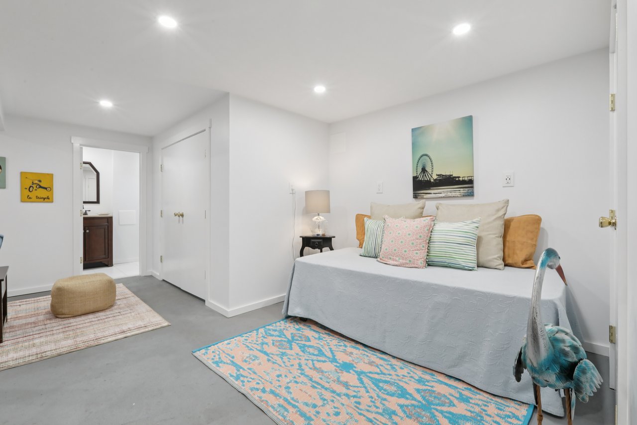 62 Hillside Ave