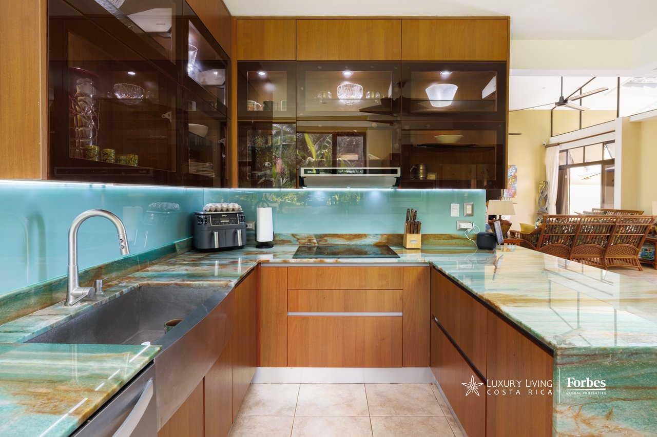 21473 - House with 4 bedrooms, pool, gardens and sea view, Esterillos Beach
