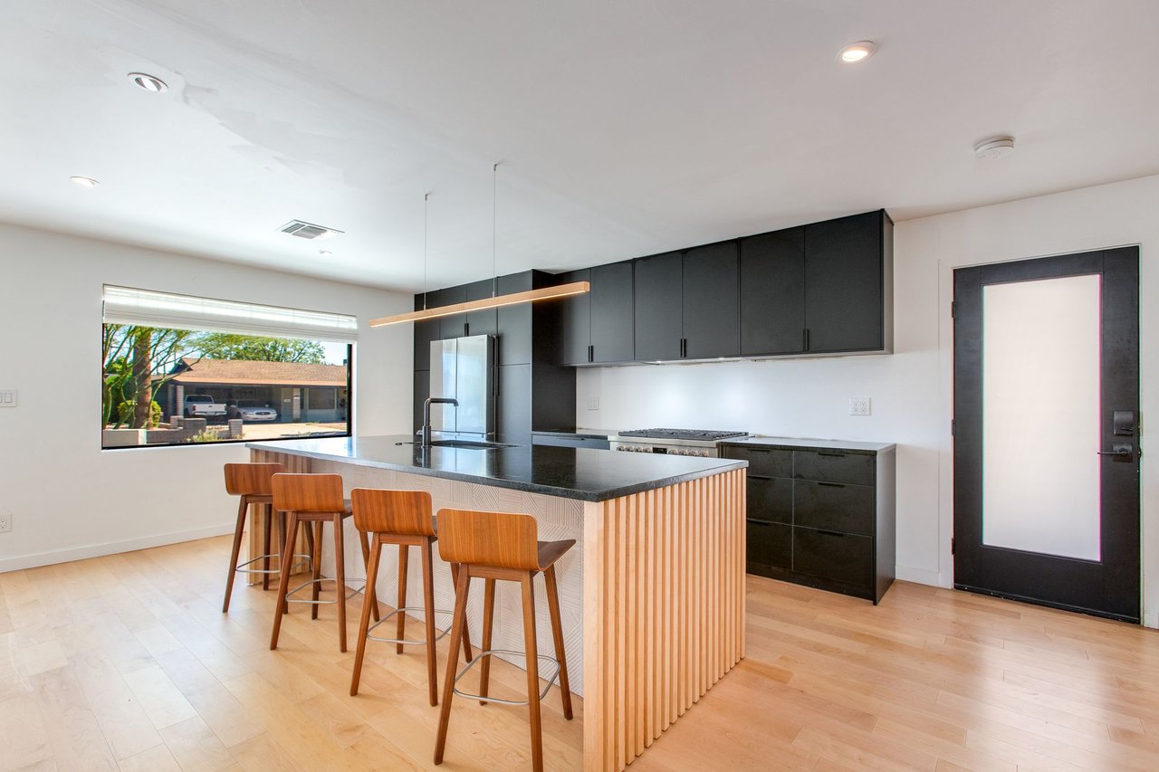 3508 N 62nd Pl - For Lease