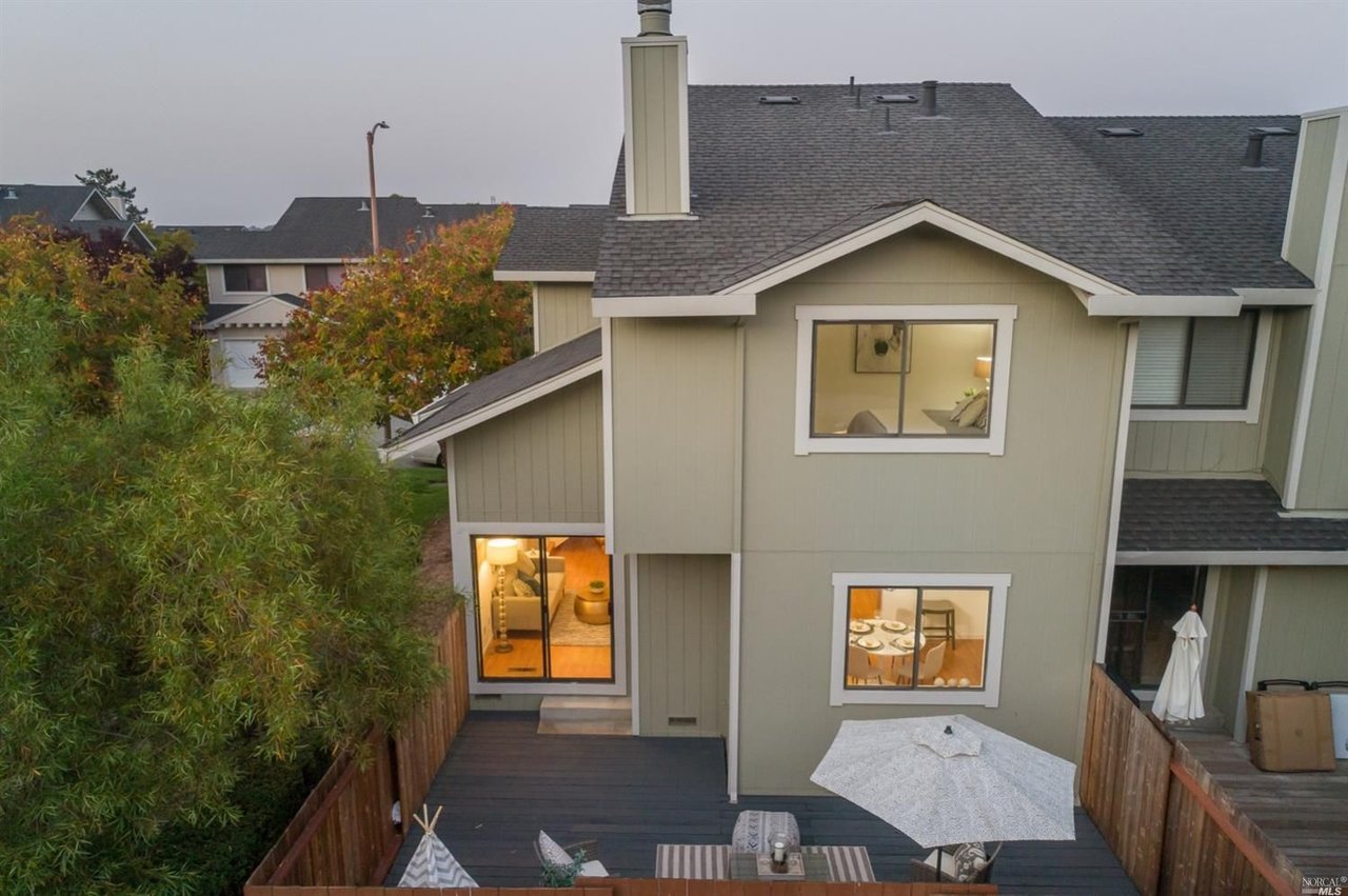 17 Cedarwood Ln