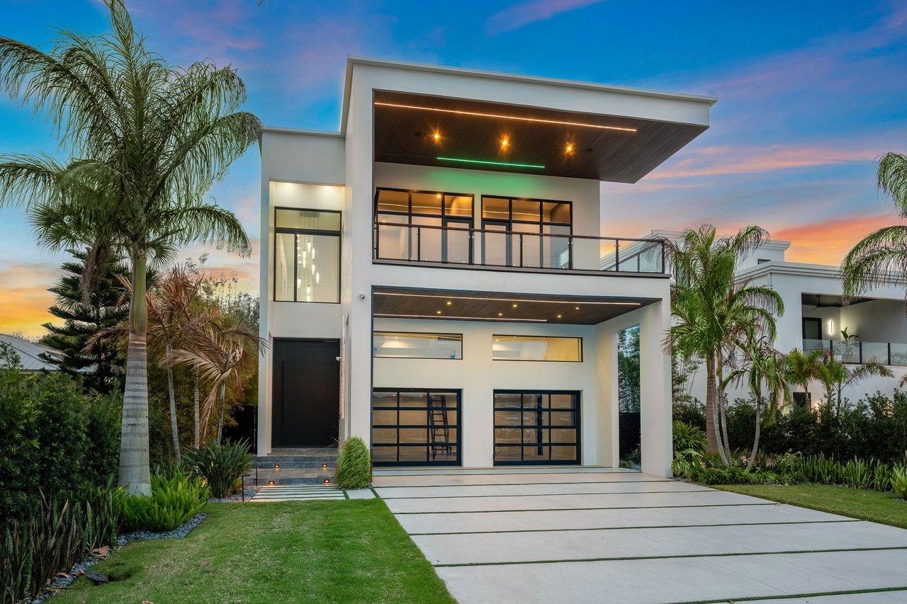 1194 N Peninsula Ave New Smyrna Beach, FL 32169