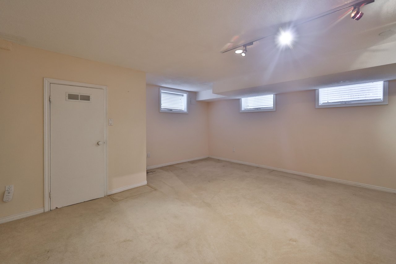 86 Forsythe Street, Oakville