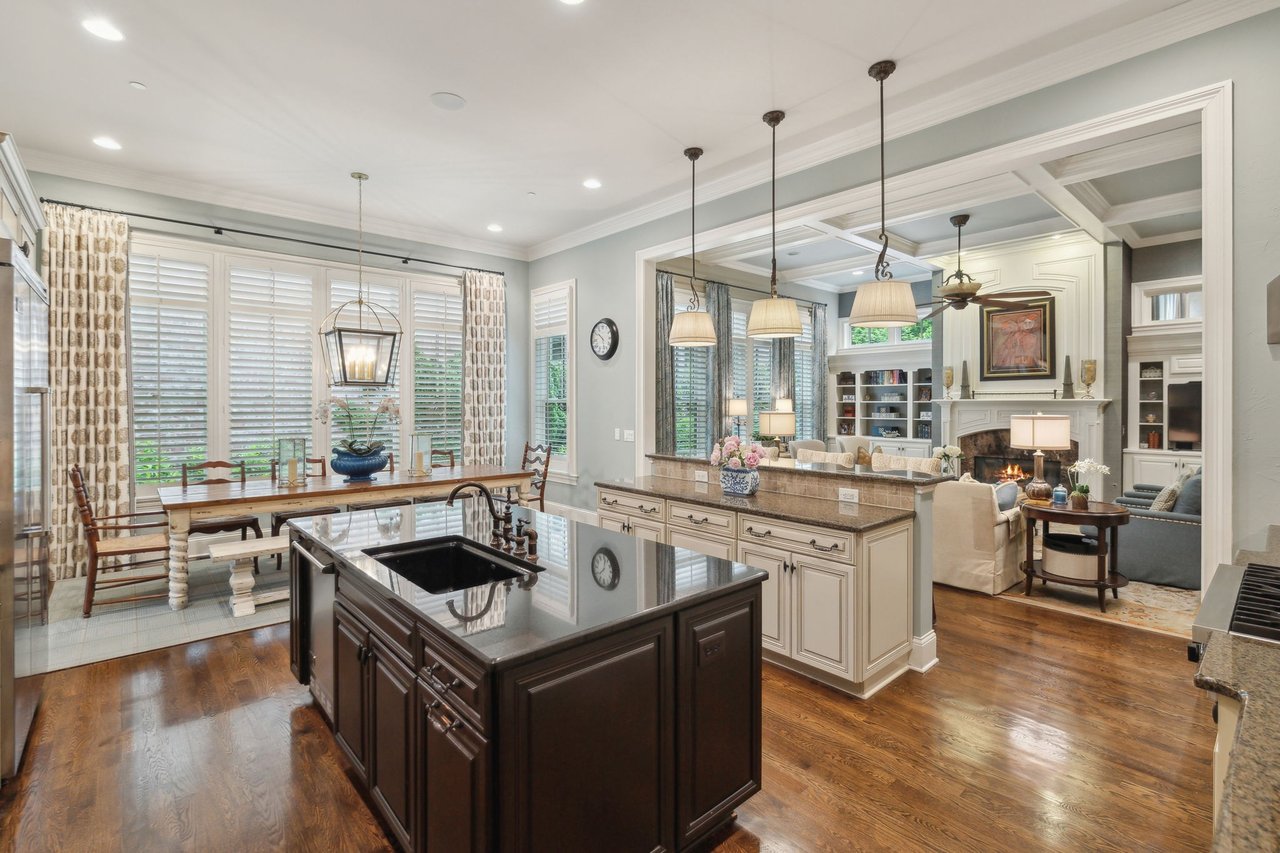 1025 Falling Leaf Cir