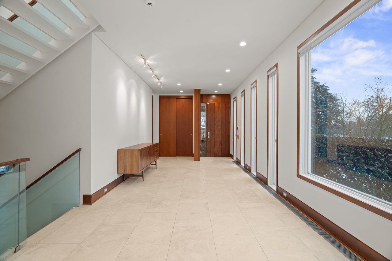 Sophisticated & Architecturally Bold