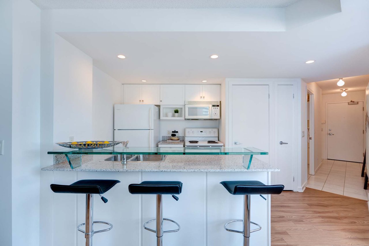 208 Queens Quay W, #901