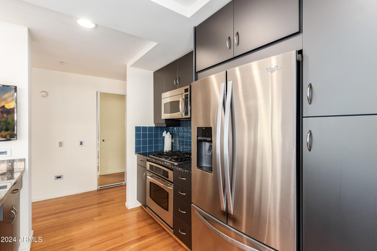 7137 E Rancho Vista Dr, #4005