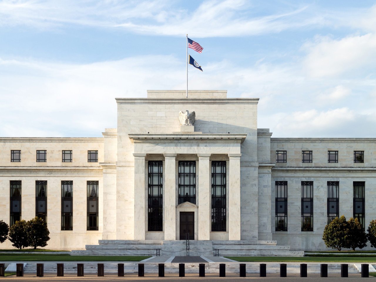 Why Mortgage Rates Aren’t Dropping