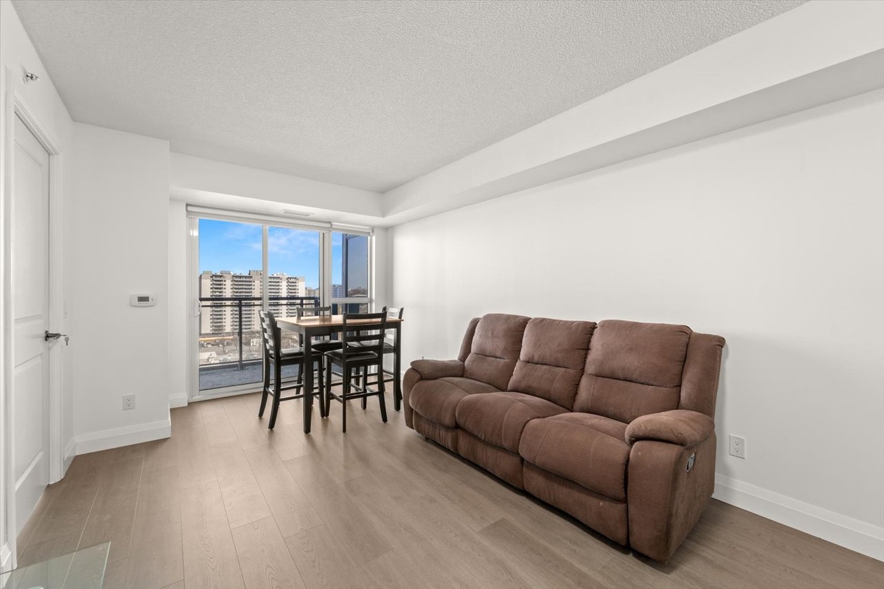 30 Meadowglen Pl 1106