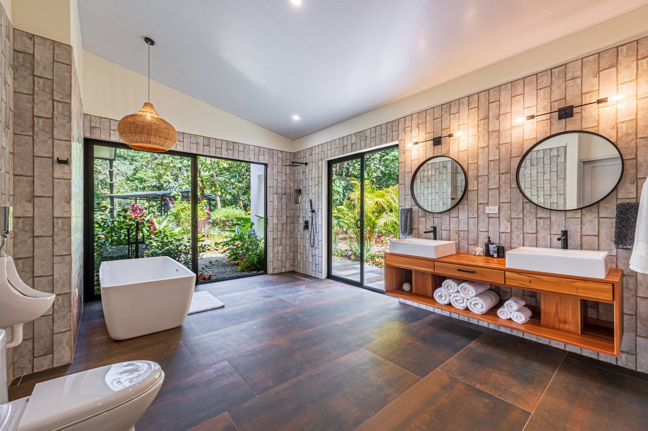 Contemporary Mountain View Villa – 5 Minutes to Playa Dominical