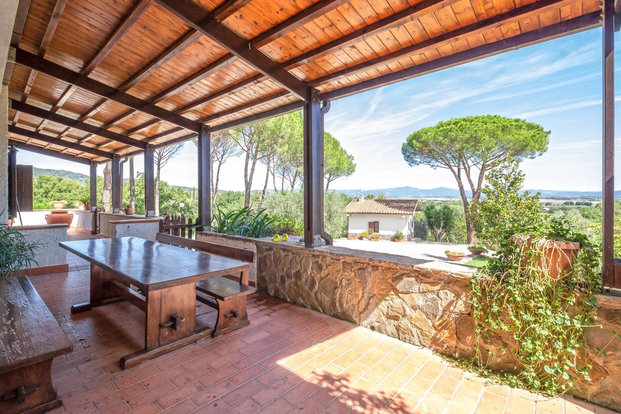Villa in the Countryside between Sea and City