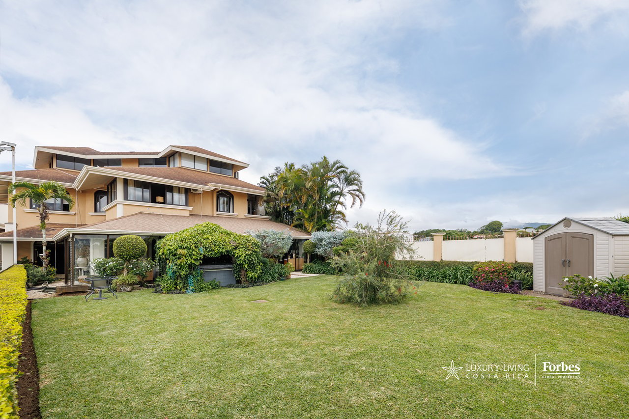 21560 - Casa Grand Court | Residence with Tennis Court in Moravia