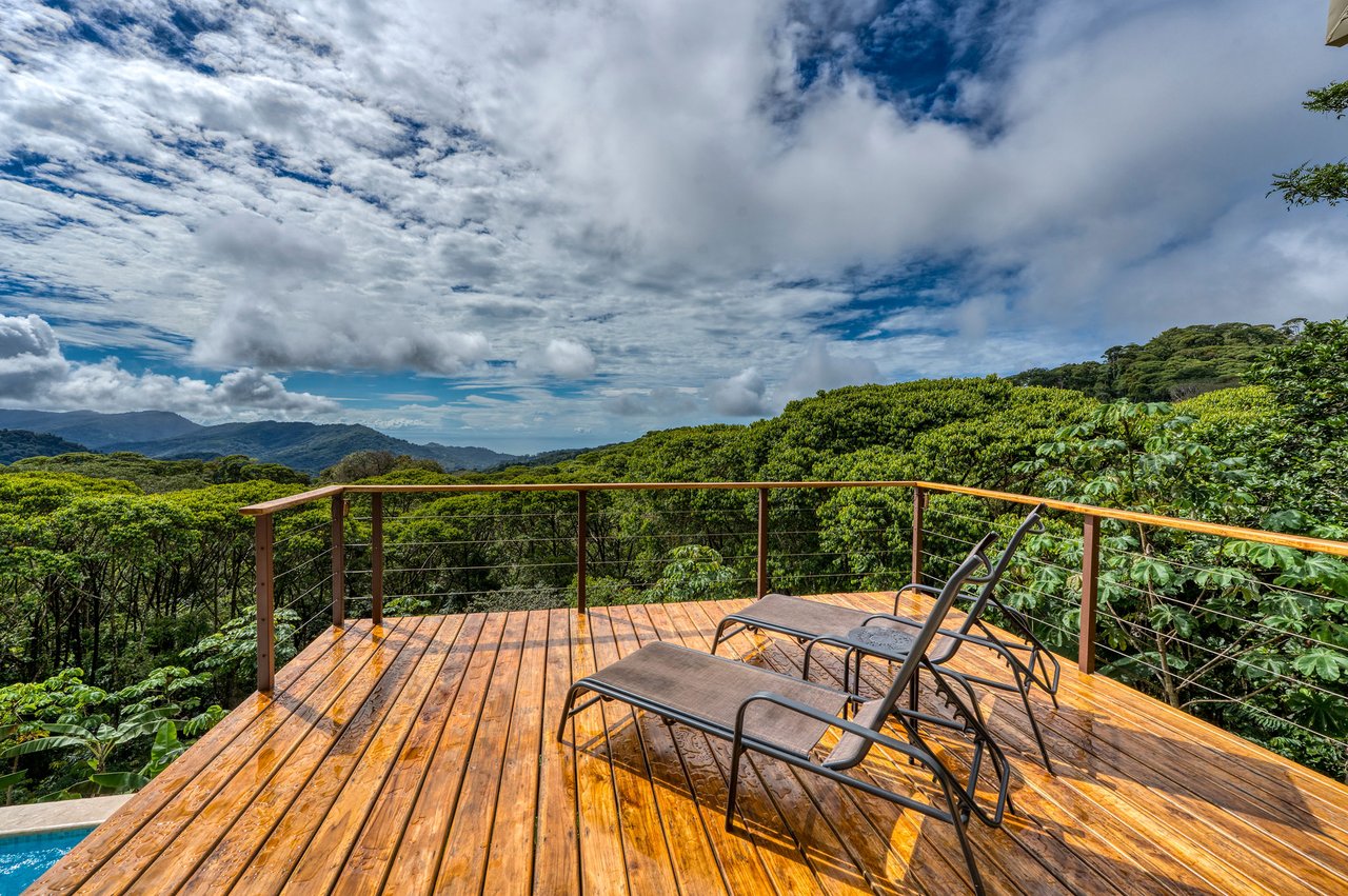 NEW PRIVATE MOUNTAIN HOME WITH OCEAN VIEWS ABOVE LAGUNAS