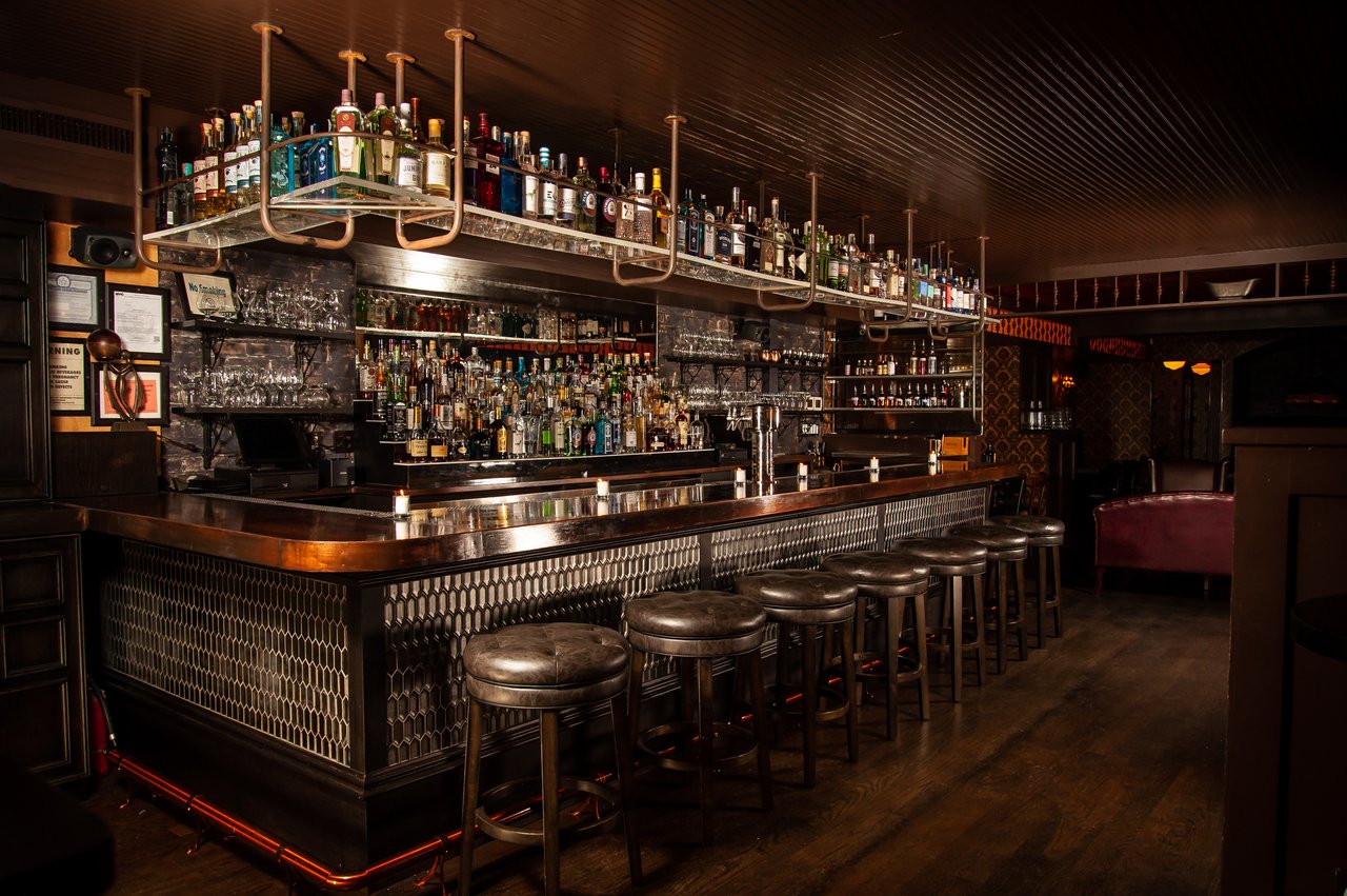 Cocktails & Wine Bars in Chelsea You Didn’t Know