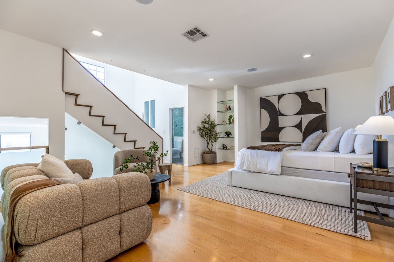 1133 N Clark St Unit: 303