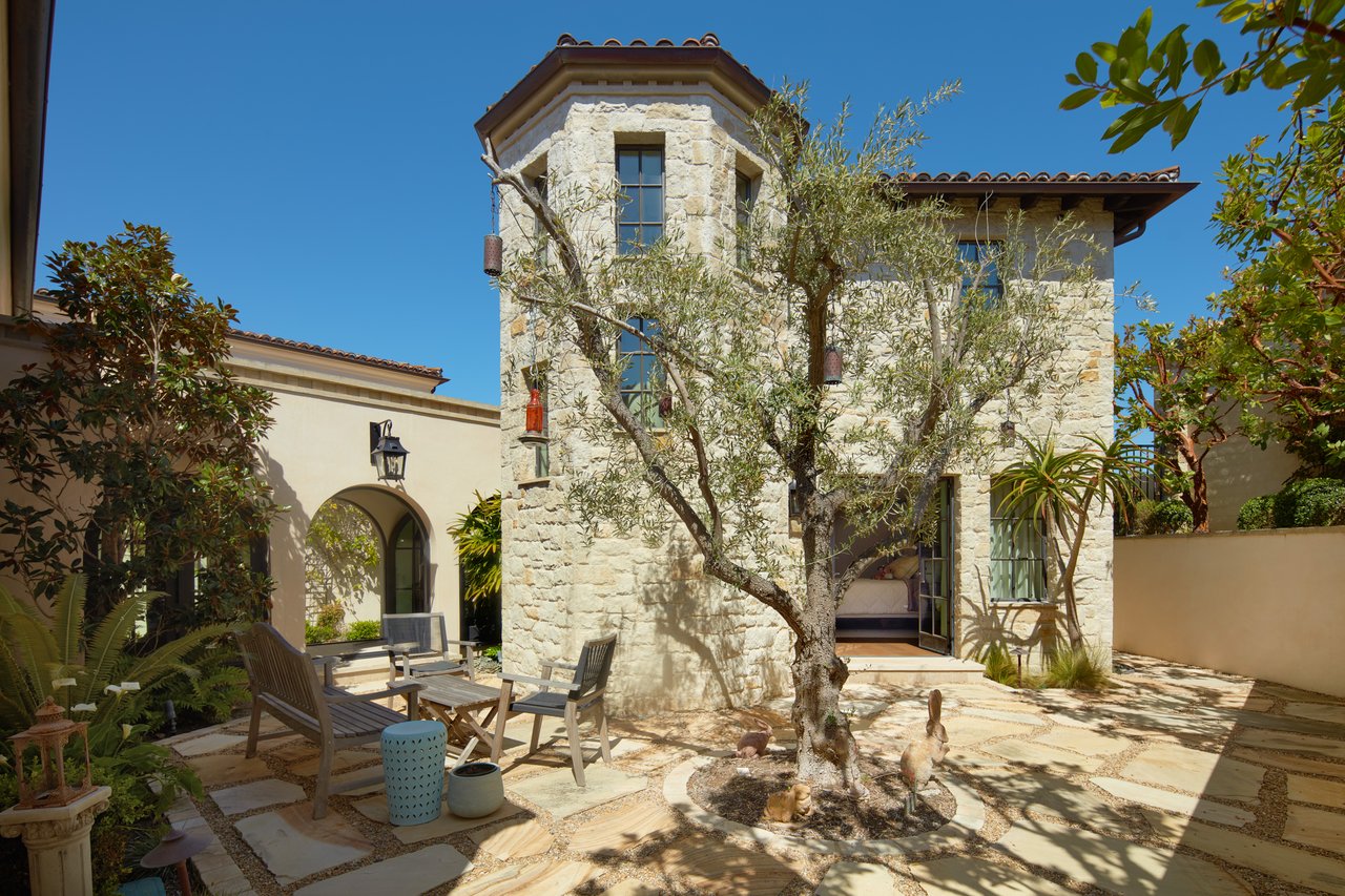 17 Pacific Ridge Place