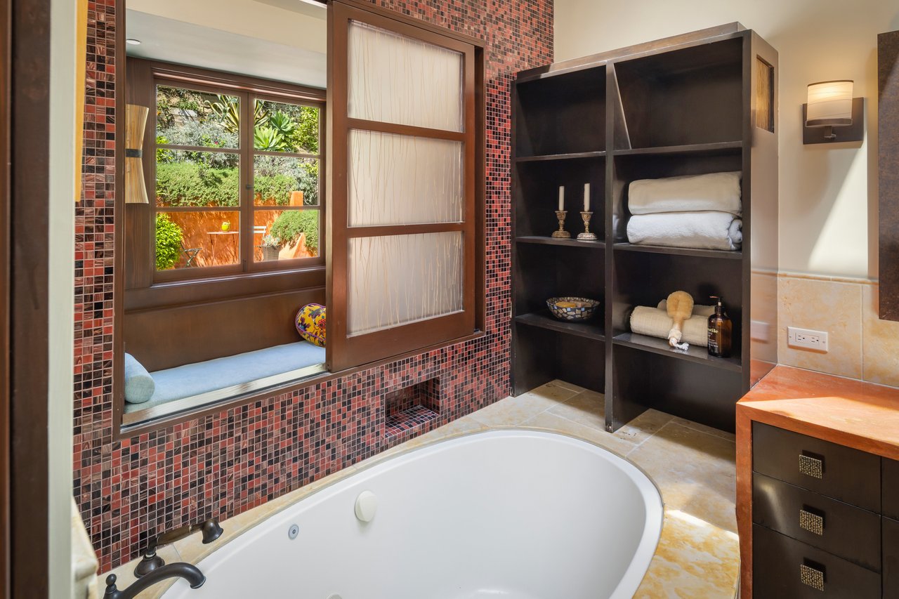2669 Harlesden Ct, hollywood hills