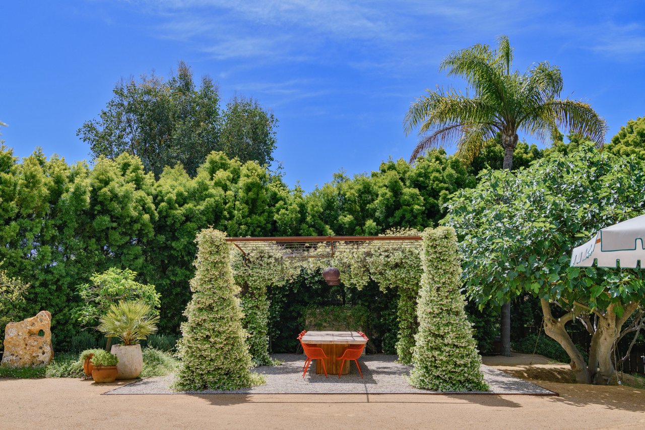 6625 Zumirez Dr