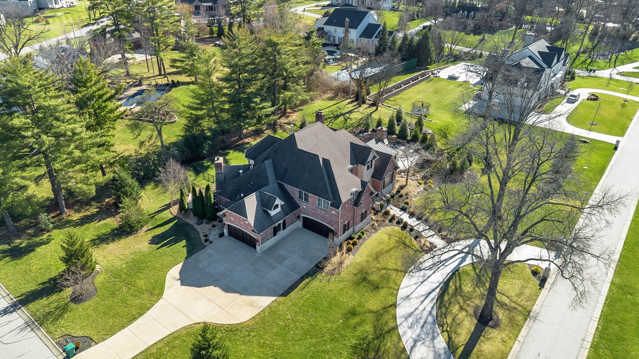 24 Williamsburg Estates Drive