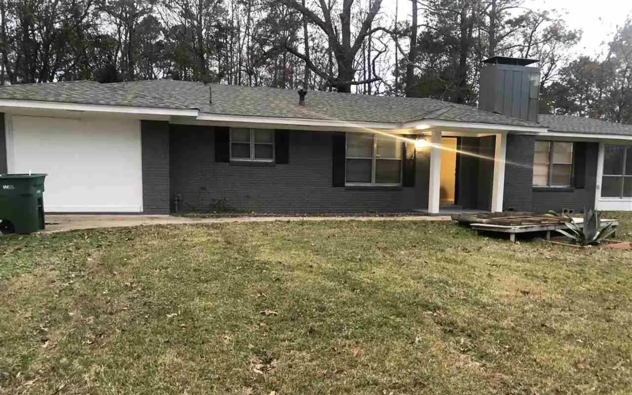 3700 W Lake