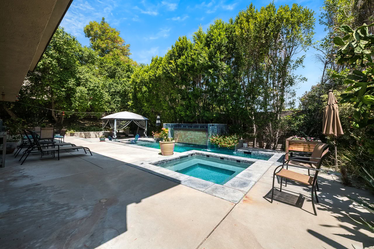 24417 Clipstone St, Woodland Hills 