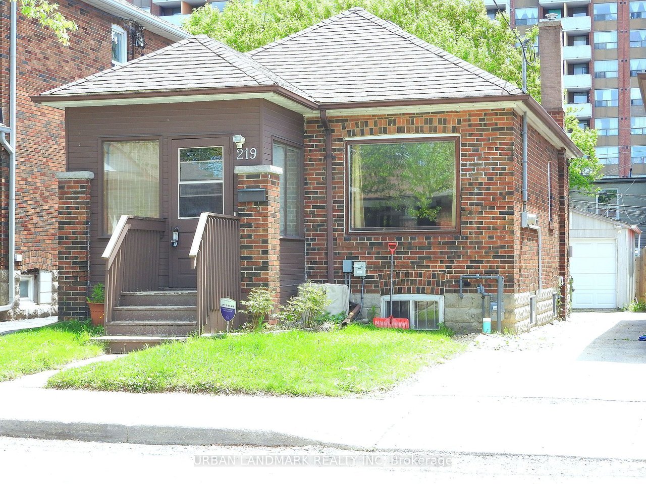 219 Livingstone Ave