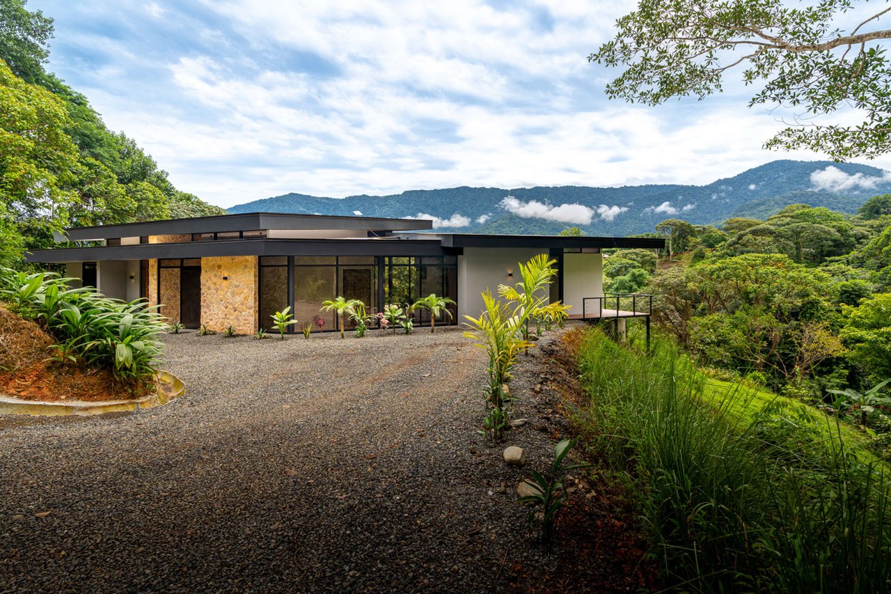 Ojochal Modern Jungle Home with Infinity Pool & Mountain Views