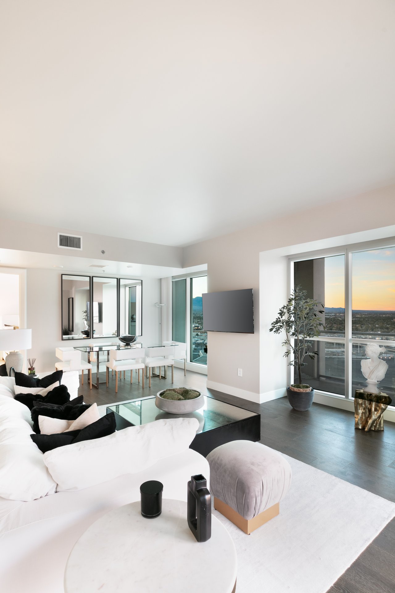 2700 Las Vegas Boulevard 2303