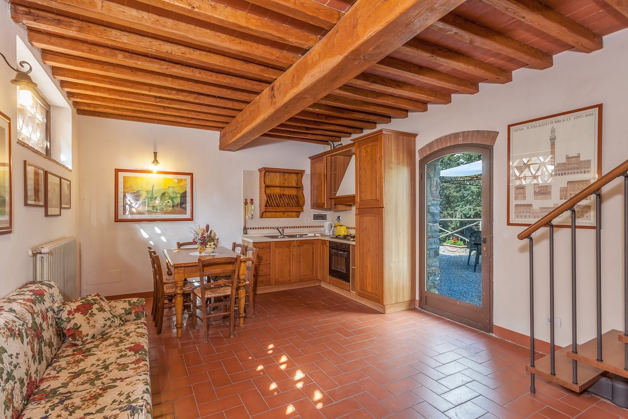 High End Country Villa With Apartments