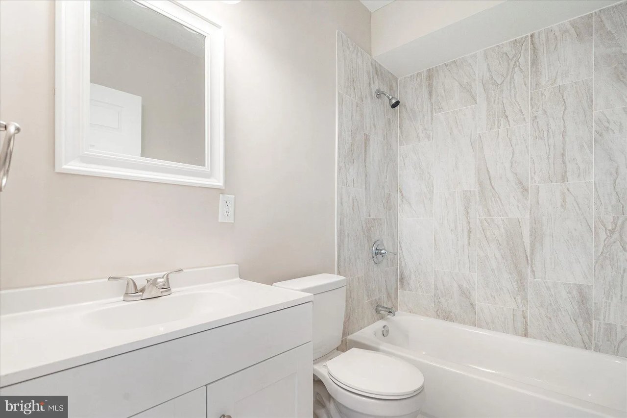 2725 E. Strathmore Ave