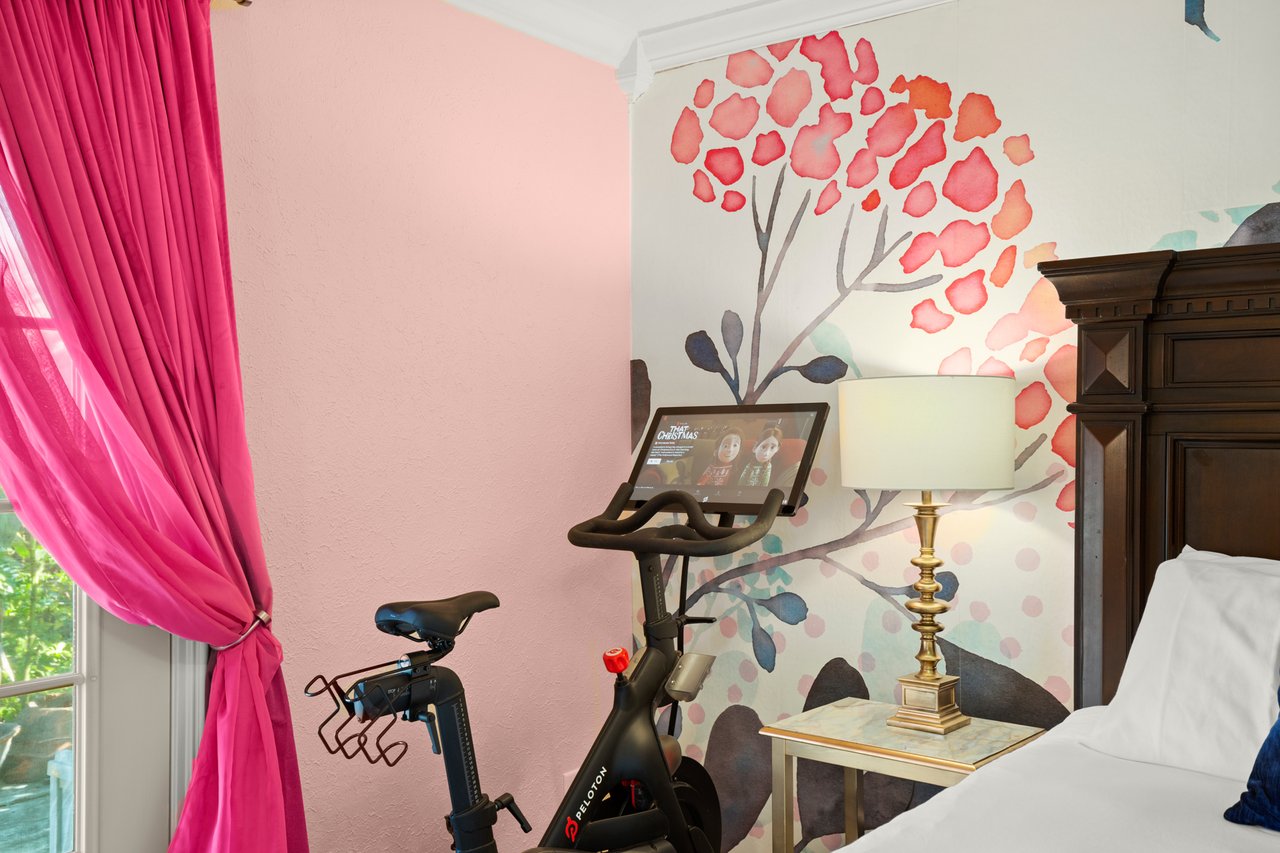 Bloom & Float Getaway 🌸 | Pool Home 5mi to SoCo