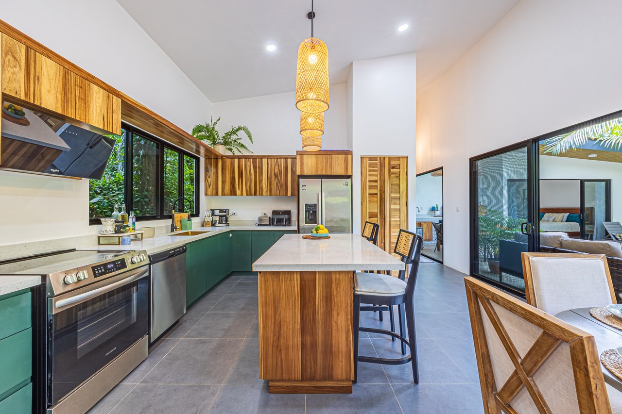 CASA PALMA VERDE – 3 Bedroom & 3 Bathroom Home with Bathtub, Big Pool and Extra Building Site – 0.72 Acres