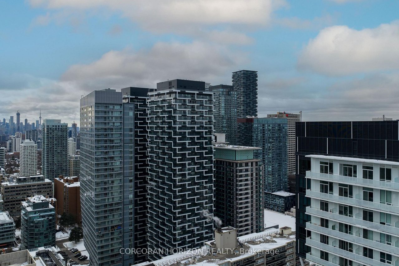 PENTHOUSE OPULENCE BY THE EGLINTON LRT
