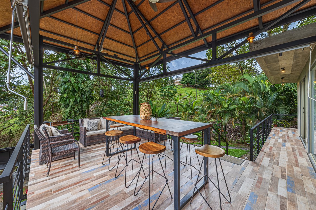   3 bedrooms, 2.5 bathrooms Villa Steps from Uvita, beautiful Beaches, Waterfalls, Restaurants and Tourist Attractions.