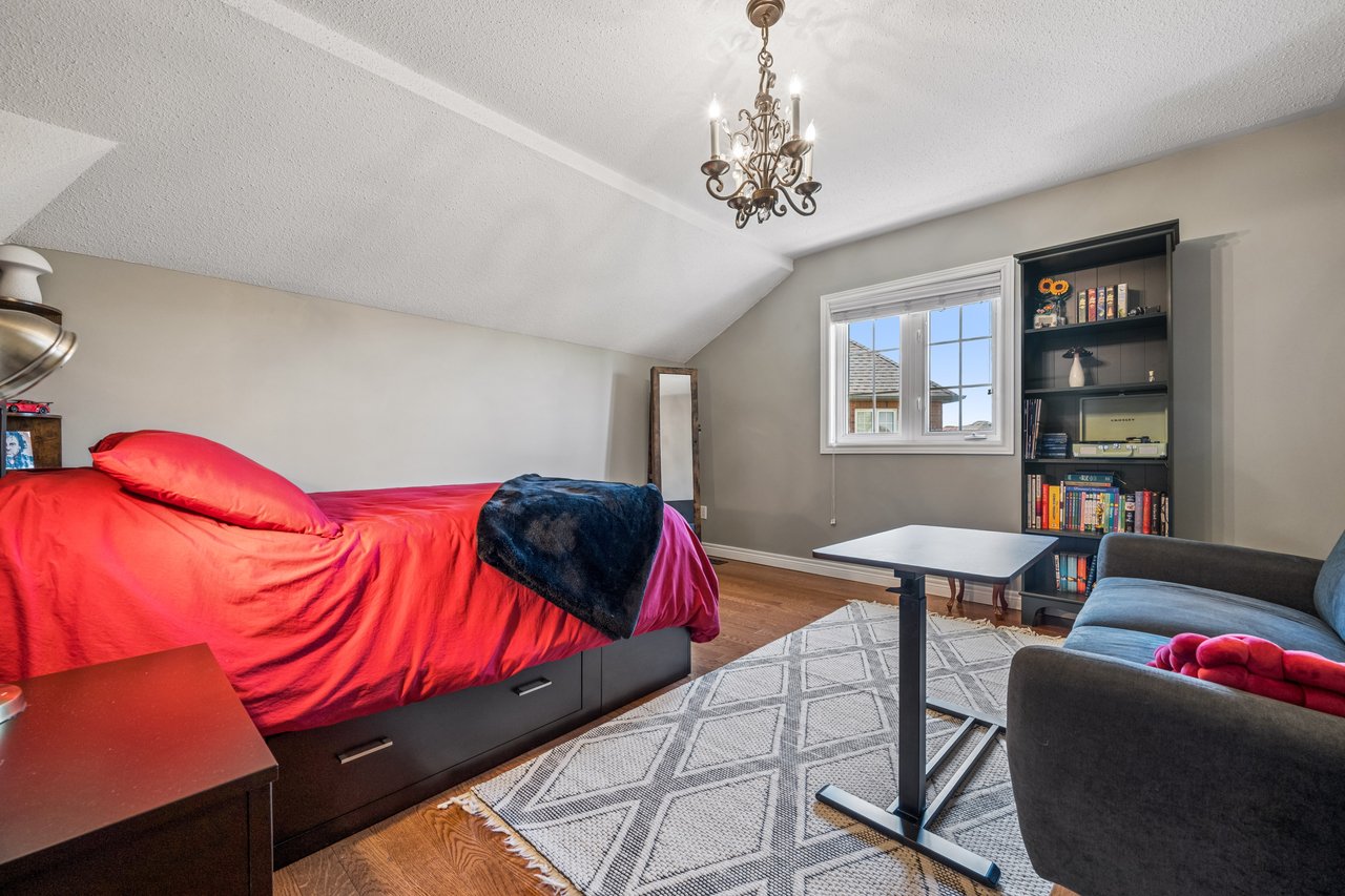 2283 Briargrove Circle, Oakville, ON