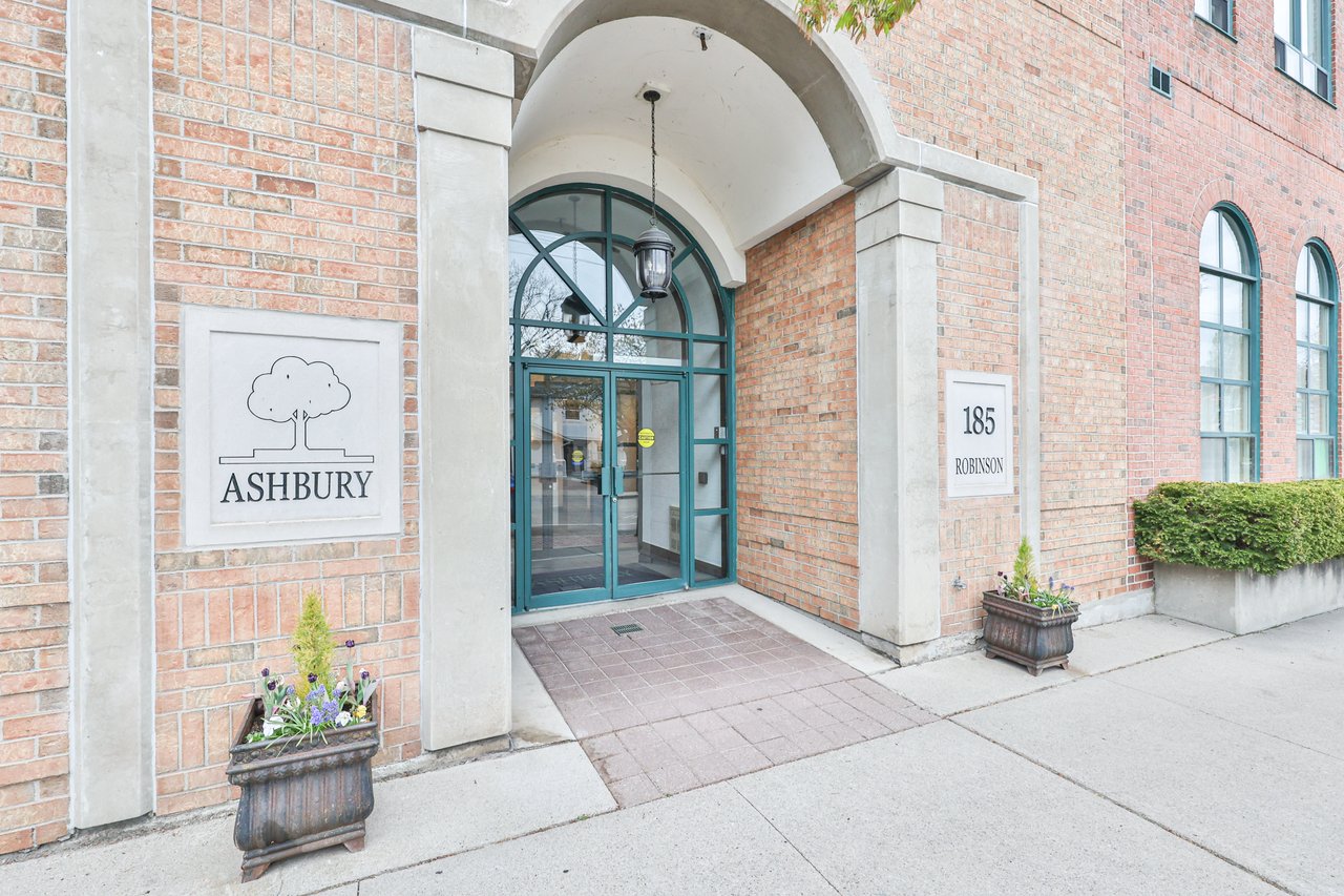 404-185 Robinson Street, Oakville