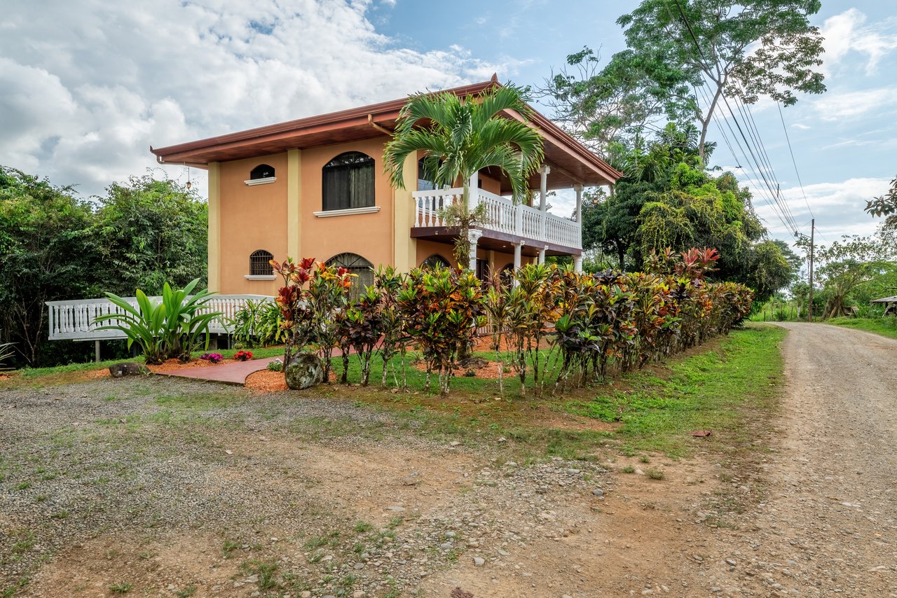 Fully Furnished 3-Bedroom Home in Tinamastes | 0.4 Acres