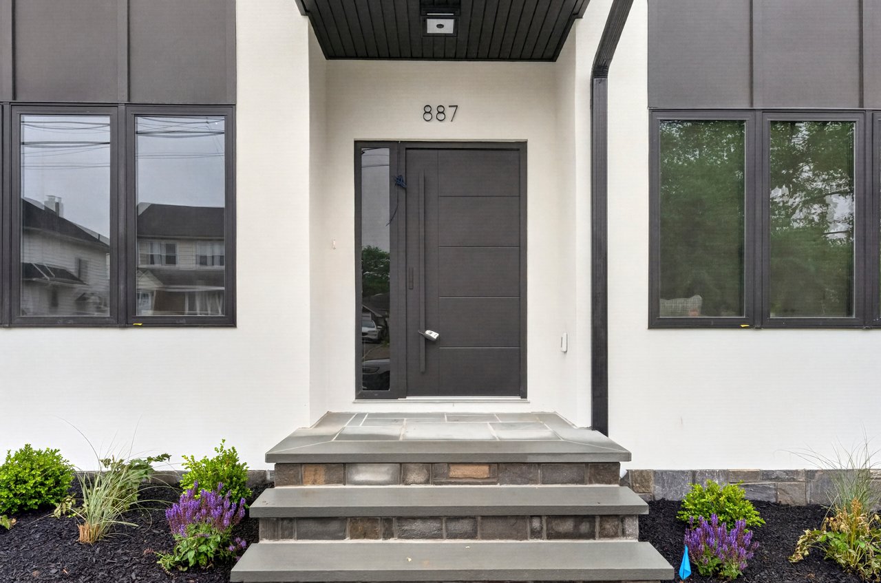 887 Linden Ave, Ridgefield, NJ 07657