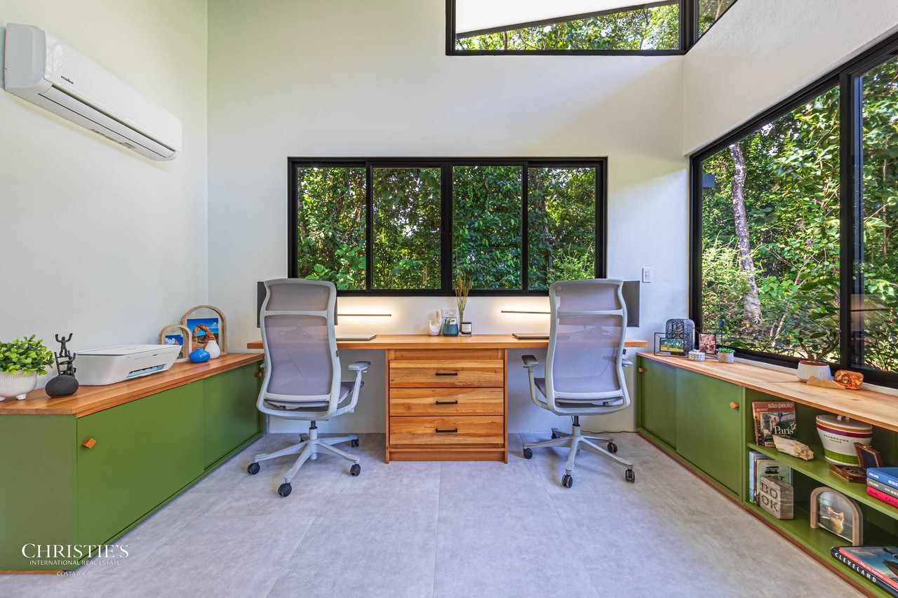 Contemporary Mountain View Villa – 10 Minutes to Playa Dominical