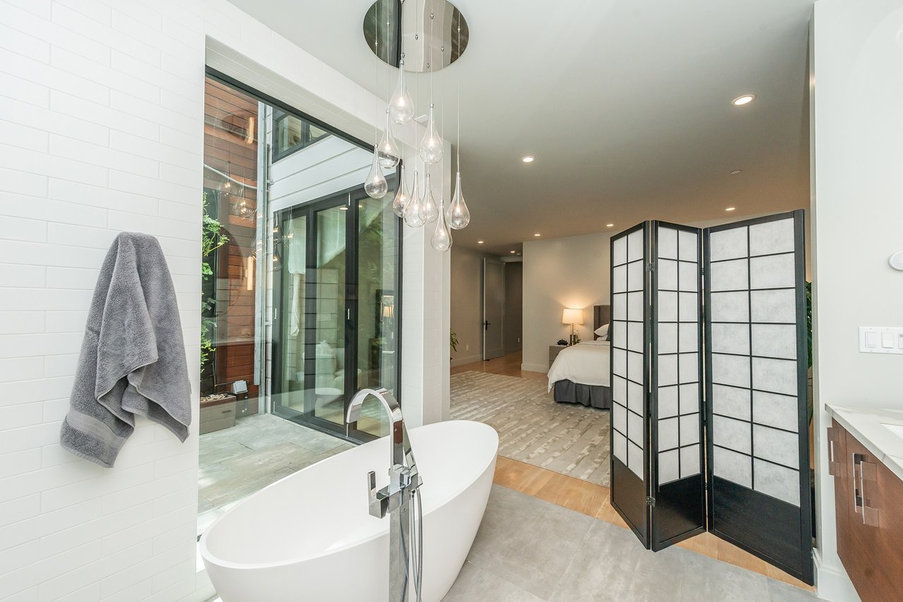 858 Ashbury