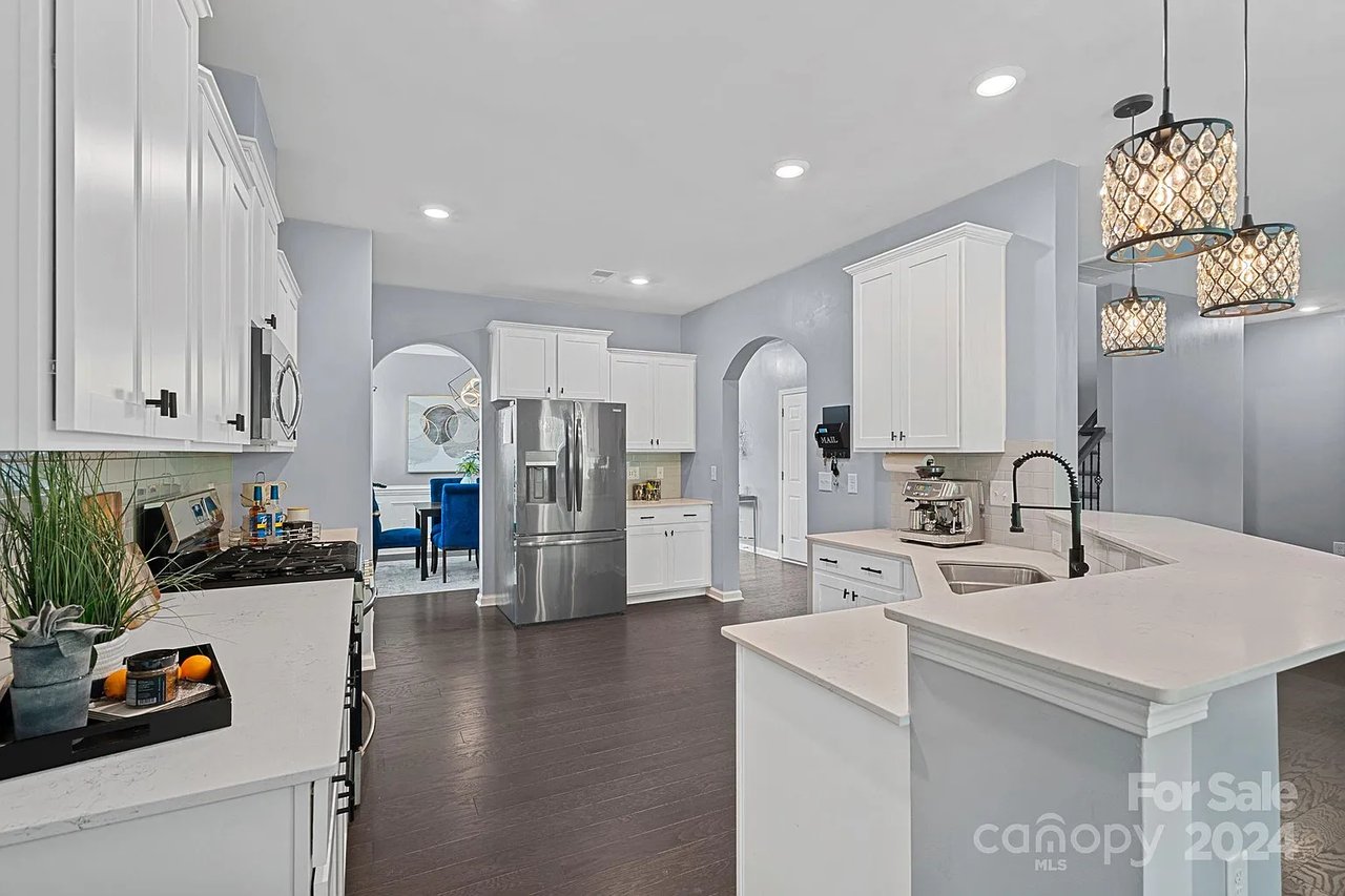 916 Pecan Tree Ln