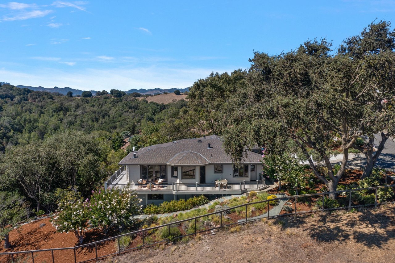 809 Mountain View Dr