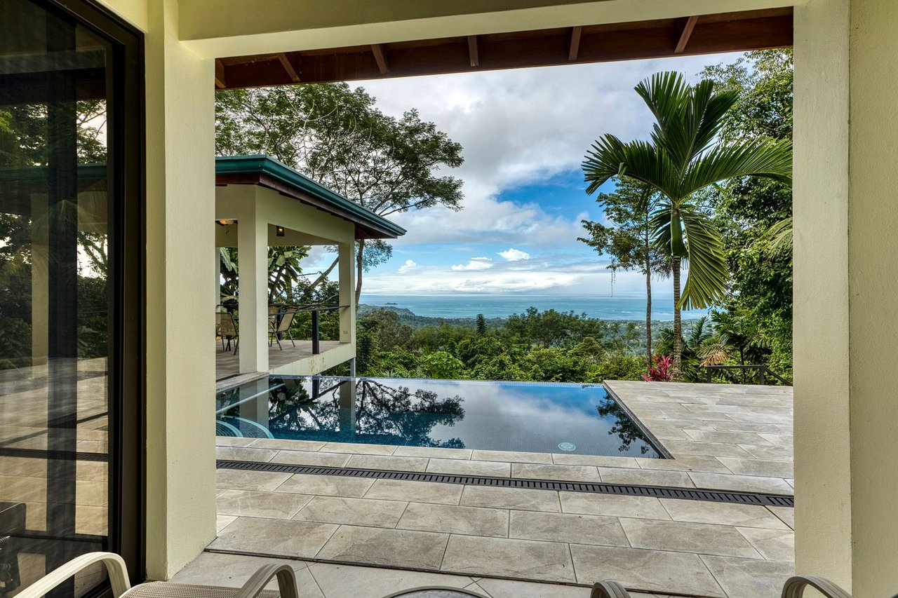 WONDROUS WHALE’S TAIL OCEAN VIEW HOME ABOVE UVITA