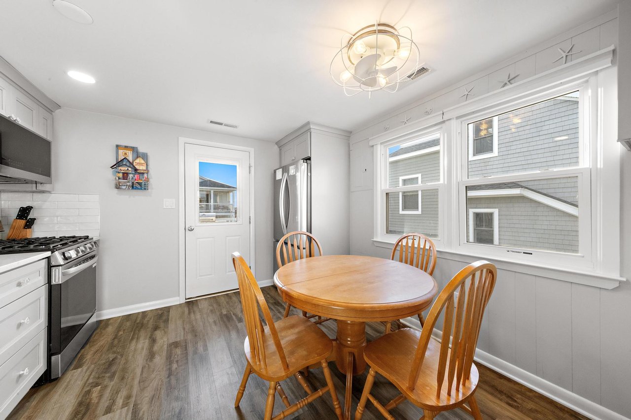 216 Taylor Ave, 2nd Floor Unit