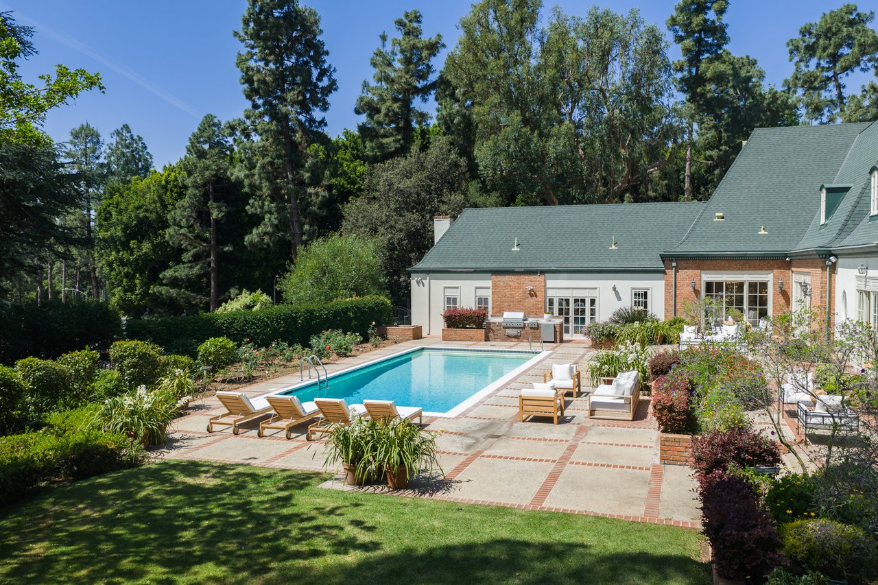 1025 N Crescent Dr, Beverly Hills